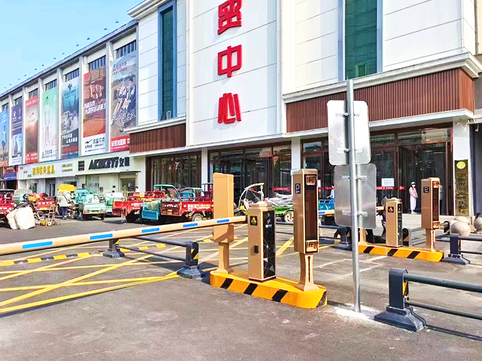 某商貿(mào)中心采用 “安快” 停車場車牌識(shí)別系統(tǒng)